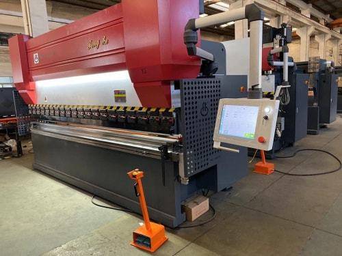 折彎機(jī)先行者：豐科機(jī)械數(shù)控折彎機(jī)助力鈑金加工，更高效更節(jié)能！? 