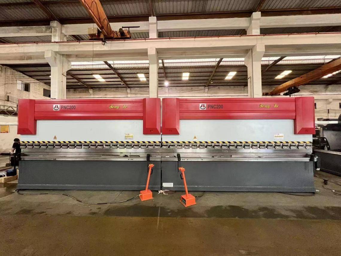 實(shí)現(xiàn)1+1＞2，豐科機(jī)械創(chuàng)新推出高效的雙機(jī)聯(lián)動(dòng)折彎?rùn)C(jī) ? 